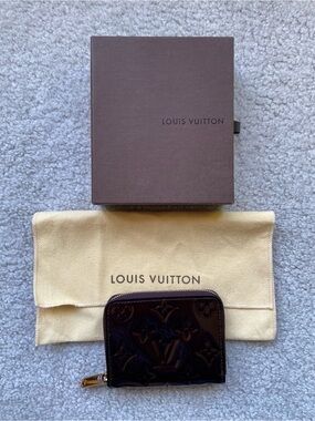 Authentic Louis Vuitton Zippy Coin Purse in Amarante Vernis - TS3151